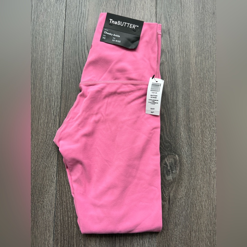 Aritzia TNA cheeky ankle leggings